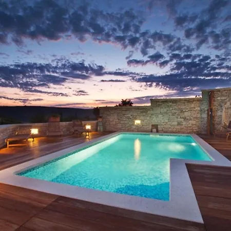 Luxury With A Swimming Pool Trget, Rasa - 7247 *