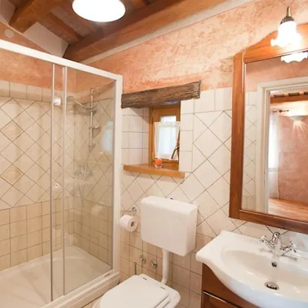 Luxury With A Swimming Pool Trget, Rasa - 7247 * Trget