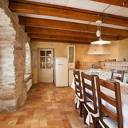 Luxury With A Swimming Pool Trget, Rasa - 7247 Trget
