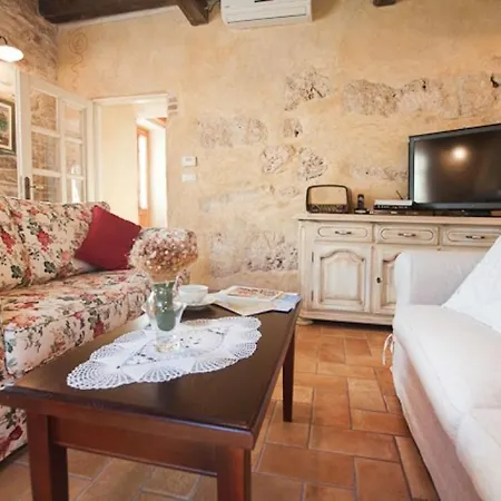 Luxury With A Swimming Pool Trget, Rasa - 7247 Willa Trget
