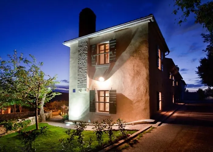 Luxury With A Swimming Pool Trget, Rasa - 7247 *