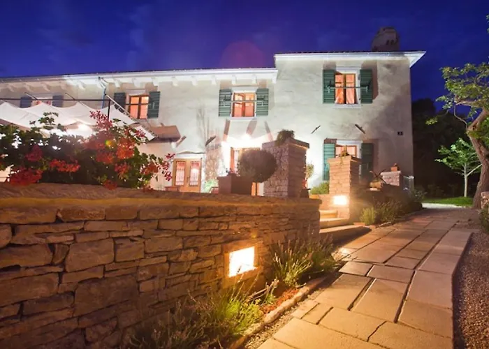 Luxury With A Swimming Pool Trget, Rasa - 7247 *