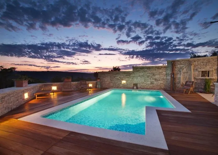 Luxury With A Swimming Pool Trget, Rasa - 7247 *