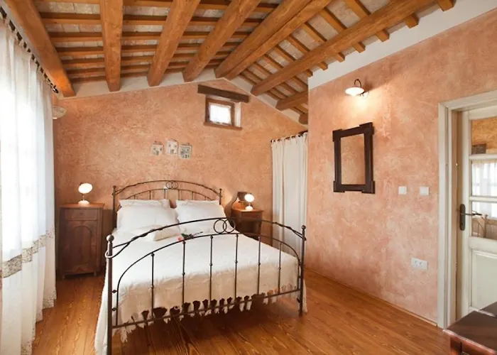 Luxury With A Swimming Pool Trget, Rasa - 7247 Villa *