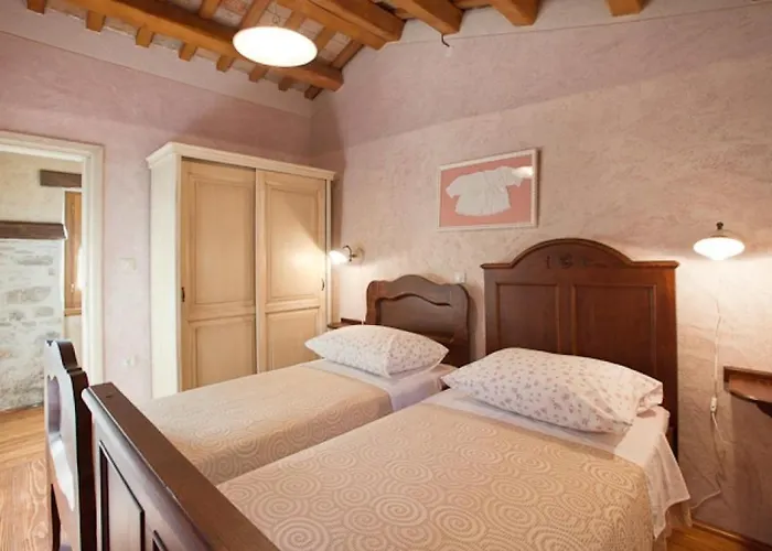Luxury With A Swimming Pool Trget, Rasa - 7247 Villa