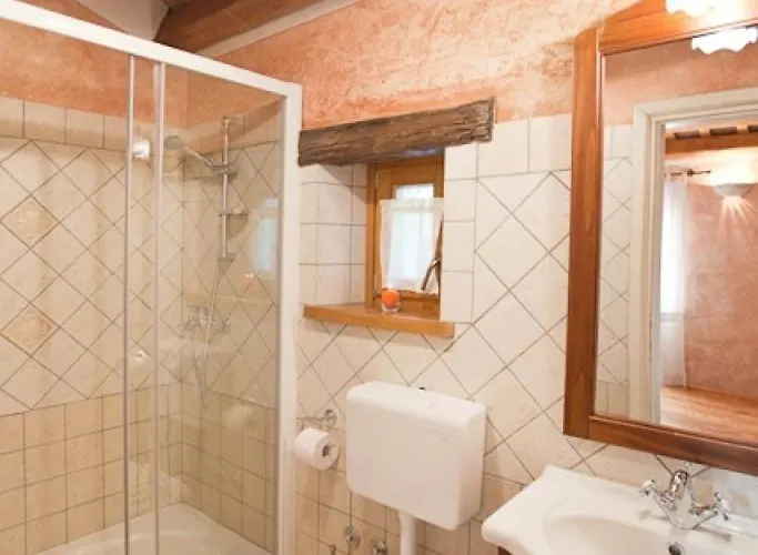 Luxury With A Swimming Pool Trget, Rasa - 7247 * Trget