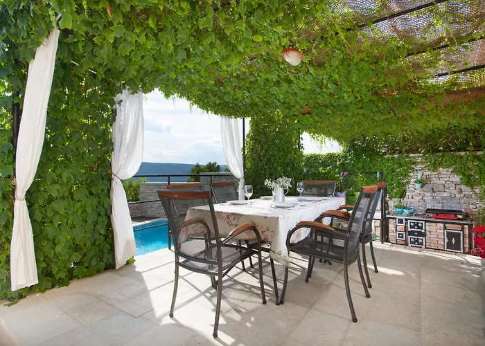 Luxury With A Swimming Pool Trget, Rasa - 7247 Villa