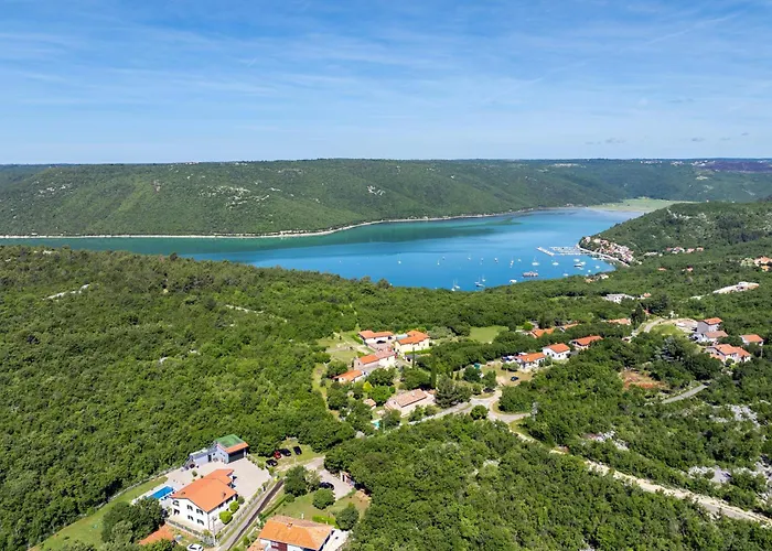 Luxury With A Swimming Pool Trget, Rasa - 7247 * Trget