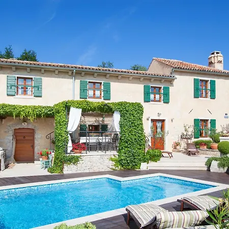 Villa Luxury With A Swimming Pool Trget, Rasa - 7247 Trget