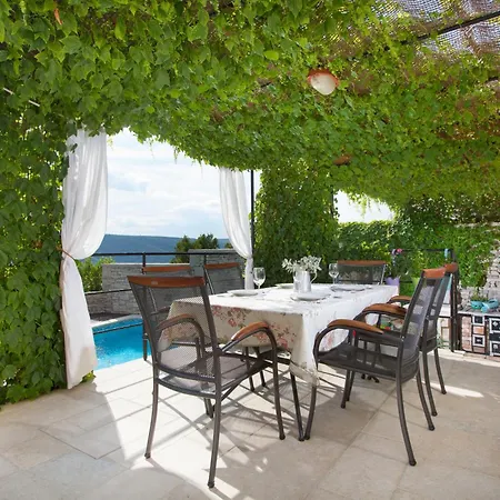 Luxury With A Swimming Pool Trget, Rasa - 7247 Villa