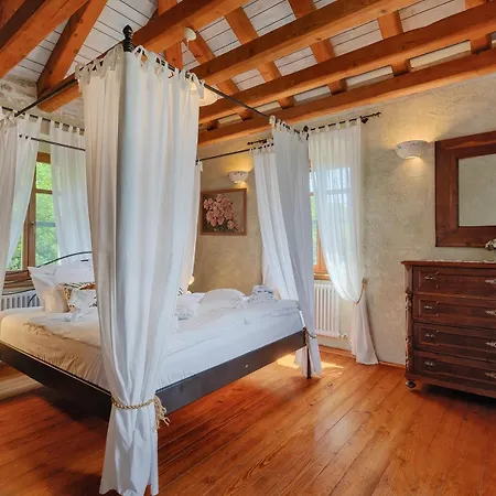 Luxury With A Swimming Pool Trget, Rasa - 7247