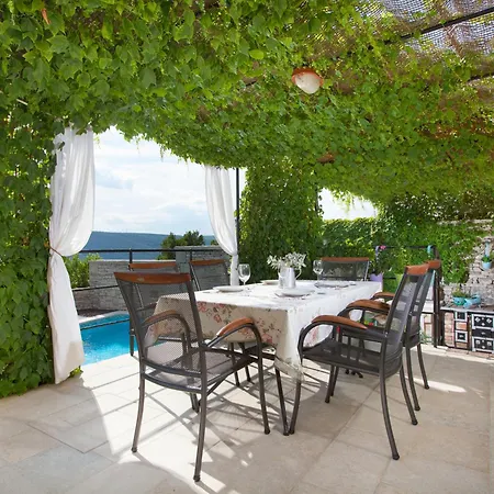 Luxury With A Swimming Pool Trget, Rasa - 7247 Villa *