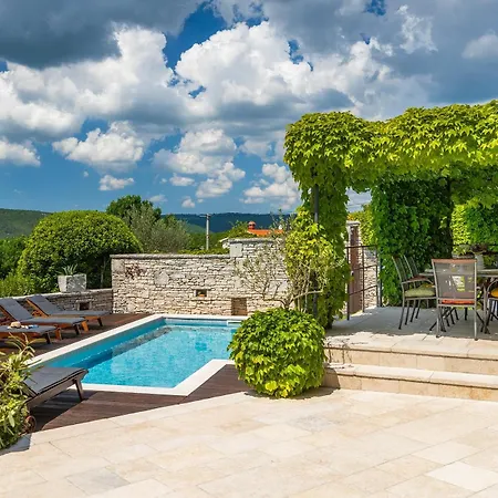 Luxury With A Swimming Pool Trget, Rasa - 7247 Villa