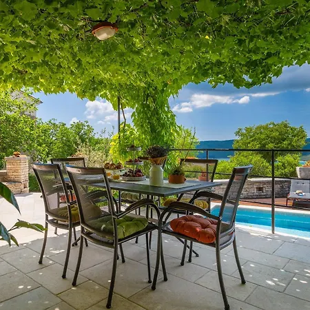 Luxury With A Swimming Pool Trget, Rasa - 7247 Villa Trget