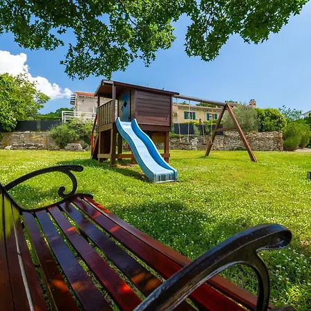 Villa Luxury With A Swimming Pool Trget, Rasa - 7247 *