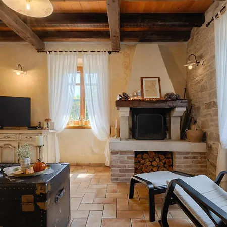 Luxury With A Swimming Pool Trget, Rasa - 7247