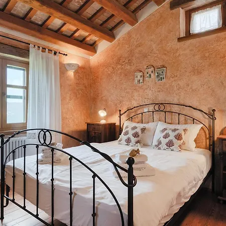 Villa Luxury With A Swimming Pool Trget, Rasa - 7247 Trget