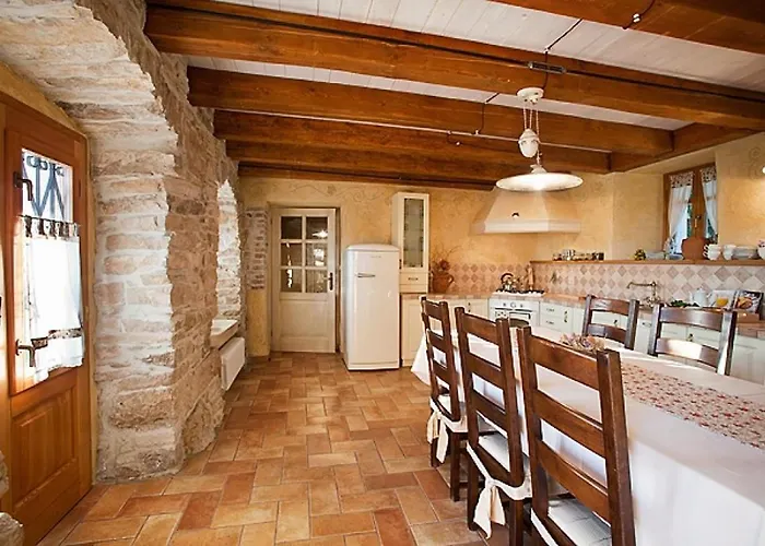 Luxury With A Swimming Pool Trget, Rasa - 7247 Trget