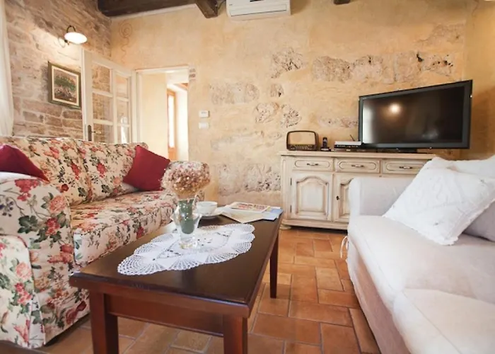 Luxury With A Swimming Pool Trget, Rasa - 7247 Villa Trget